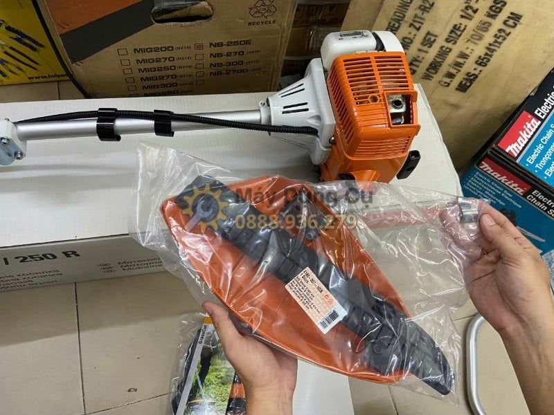  MÁY CẮT CỎ ĐEO VAI ĐỘNG CƠ XĂNG STIHL FS 250 – LỰA CHỌN CHO CỎ RẬM, VƯỜN CÂY VÀ CÔNG VIỆC CHUYÊN NGHIỆP 