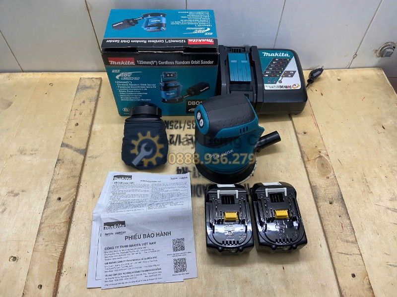  MÁY CHÀ NHÁM TRÒN DÙNG PIN MAKITA 18V DBO180RFE - BỘ 2 PIN 3.0AH VÀ 1 SẠC CHO THỢ MỘC, NỘI THẤT 