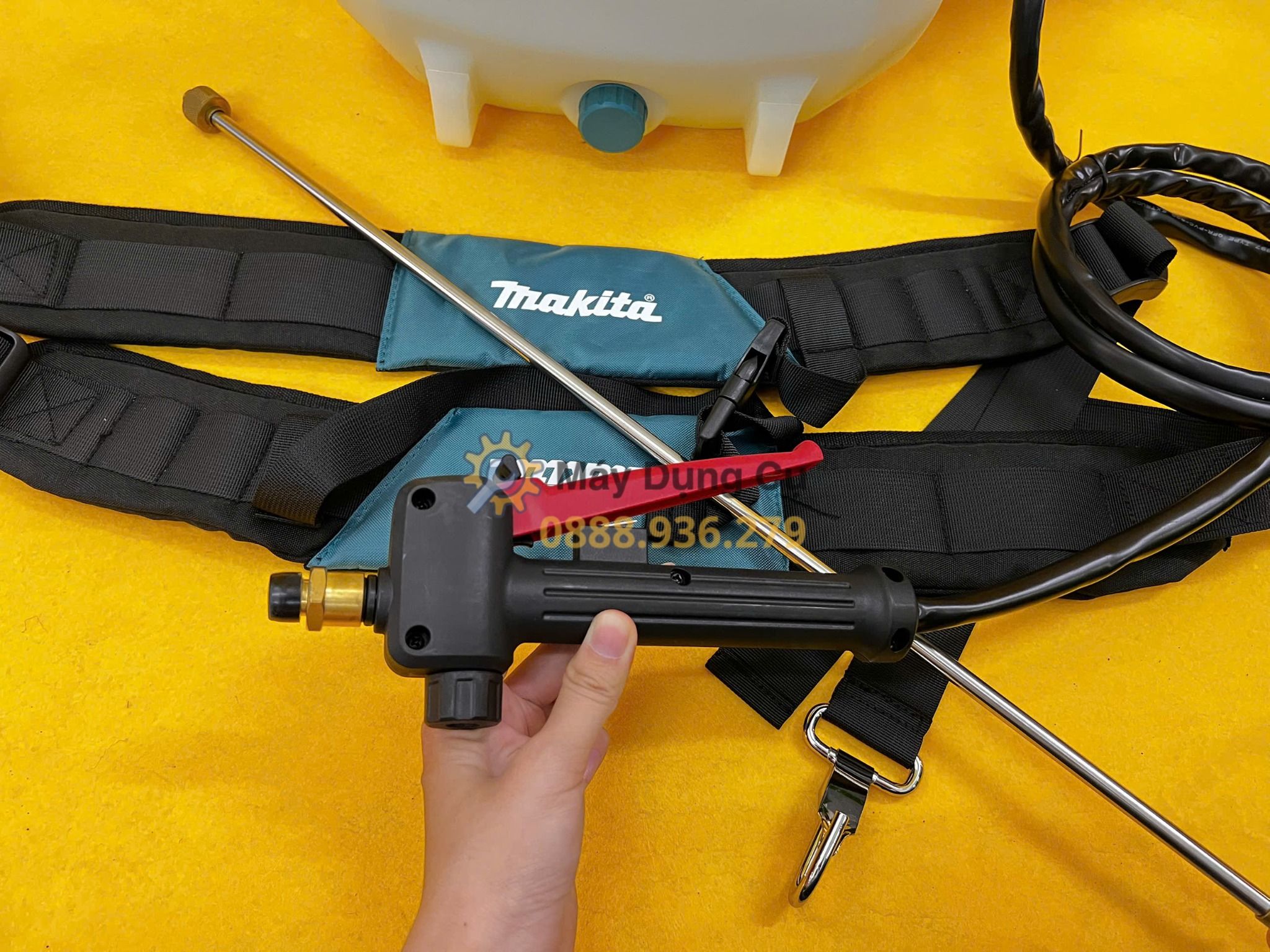  15L Máy Phun Thuốc Dùng Pin 18V Makita DUS158Z (chưa Pin & Sạc) 