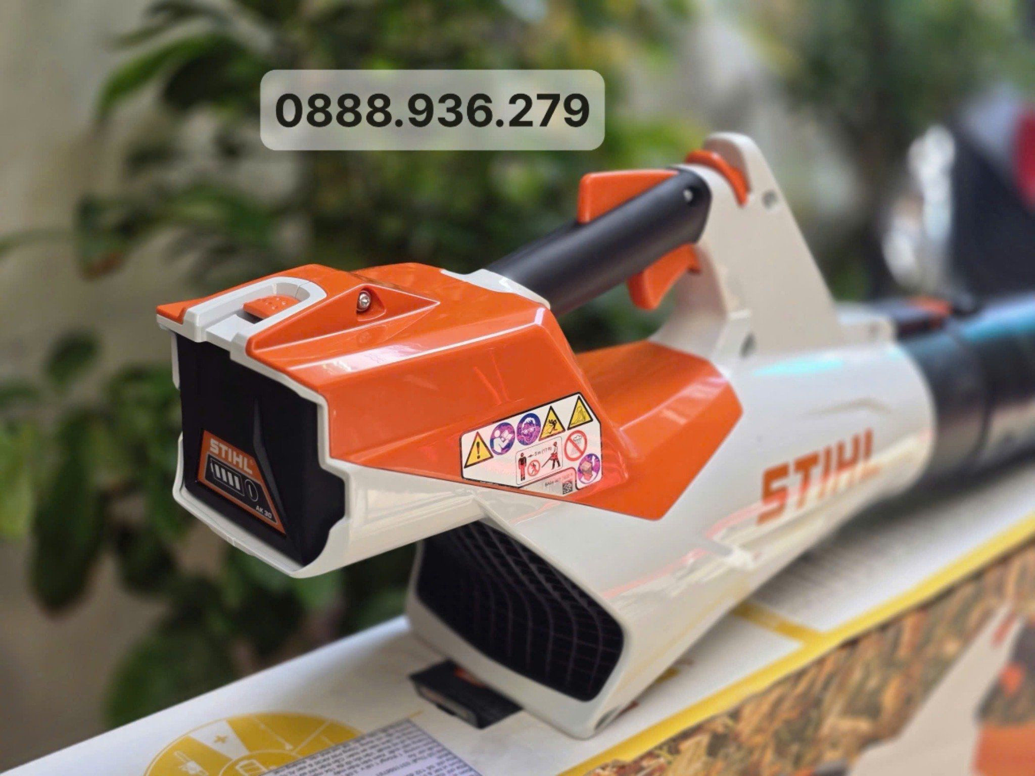  Máy thổi lá chạy pin STIHL BGA60 