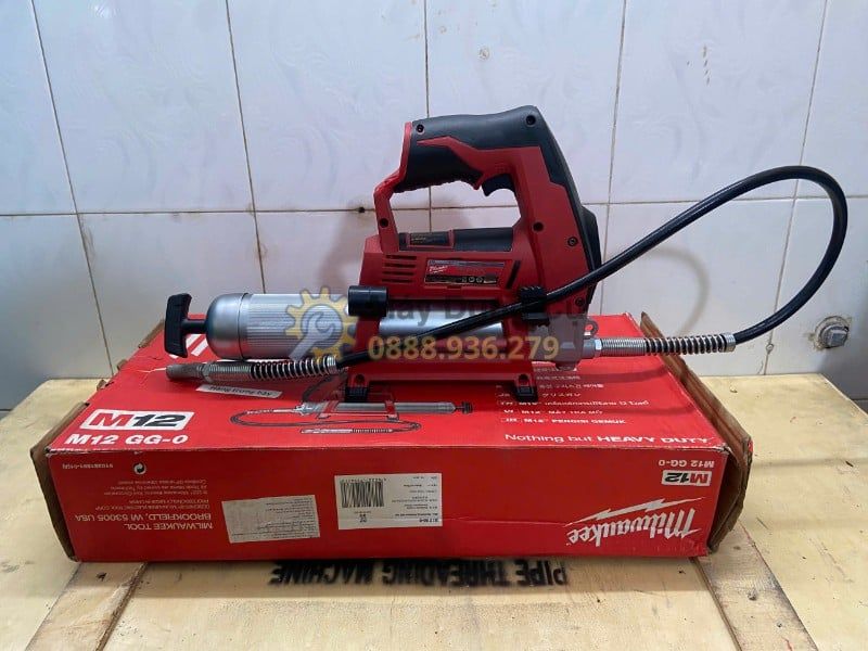  MÁY TRA MỠ MILWAUKEE M12 GG-0 (CHƯA PIN & SẠC) – SÚNG BƠM MỠ DÙNG PIN M12 CHO BẢO TRÌ MÁY MÓC 
