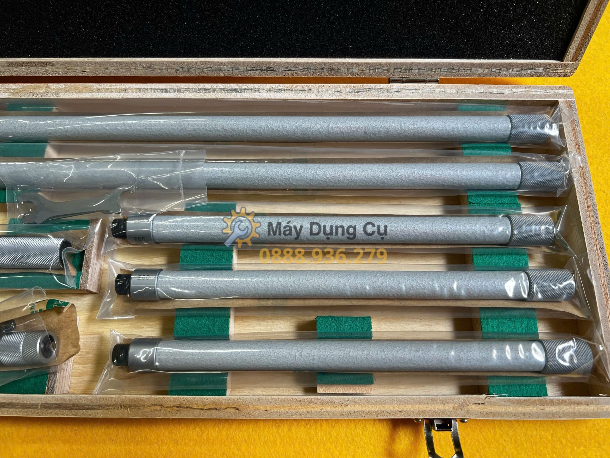  Panme đo trong cơ khí dạng khẩu Mitutoyo 137-210 (50-1500mm/ 0.01mm) 