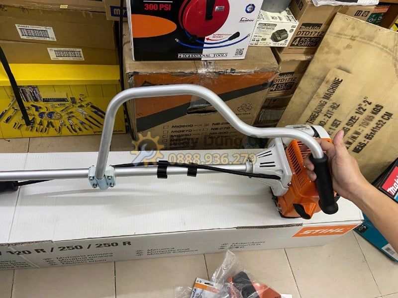  MÁY CẮT CỎ ĐEO VAI ĐỘNG CƠ XĂNG STIHL FS 250 – LỰA CHỌN CHO CỎ RẬM, VƯỜN CÂY VÀ CÔNG VIỆC CHUYÊN NGHIỆP 