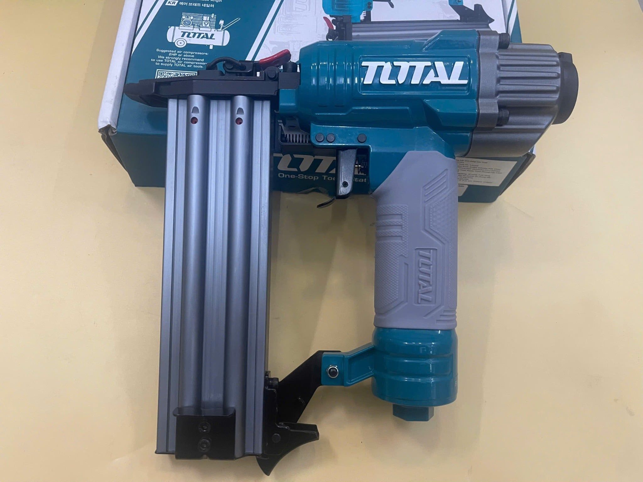  Súng bắn đinh thẳng F50 Total TAT83501 (15-50mm) 