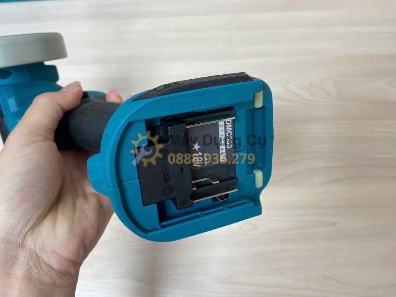  Máy Cắt Cầm Tay Dùng Pin 18V Makita DMC300Z 76mm Chính Hãng – Bộ 2 Pin 5.0Ah, 1 Sạc 