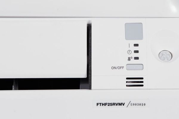 Điều Hòa Daikin 9000 BTU 2 Chiều Inverter FTHF25XVMV