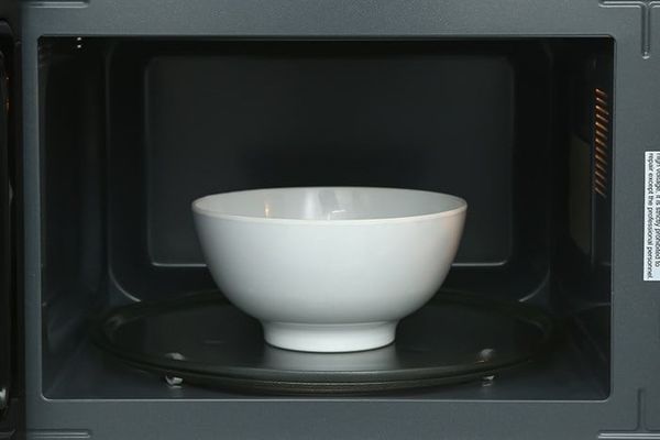 Lò vi sóng có nướng Electrolux EMG30D22BM 30 lít