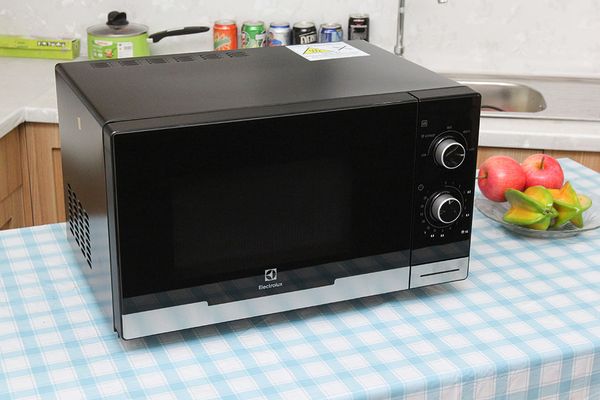 Lò vi sóng Electrolux EMM2308X 23 lít