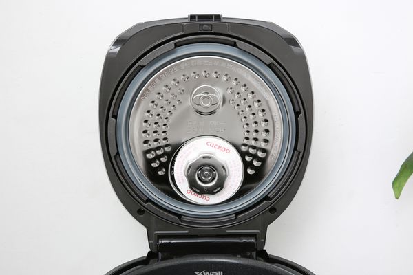 Nồi cơm điện cao tần áp suất Cuckoo CRP-CHSS1009FN 1.8L