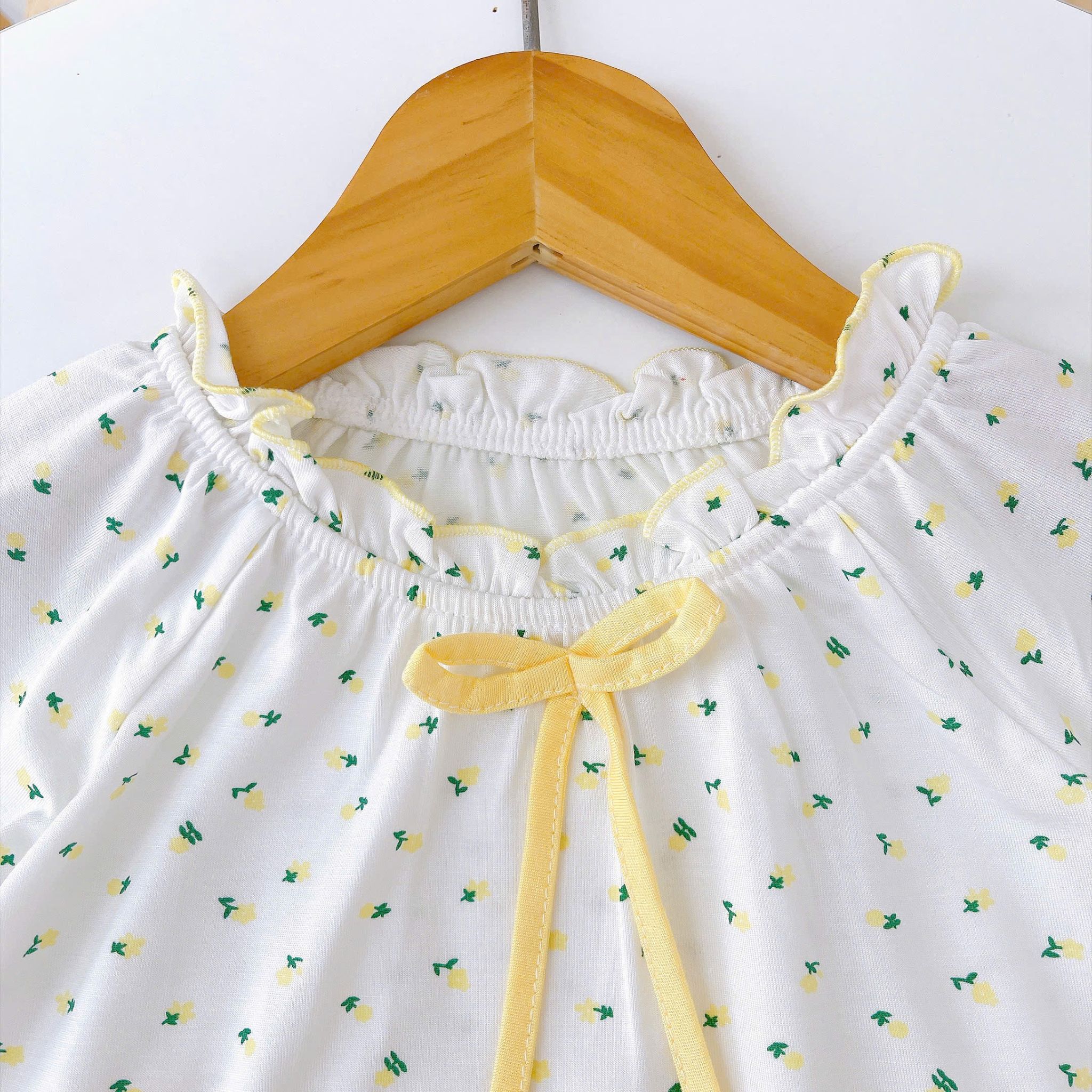  Bộ đùi bé gái sợi sồi Modal Lá Homewear MOD8, đồ bộ cộc tay mềm mát babydoll hoa nhí 
