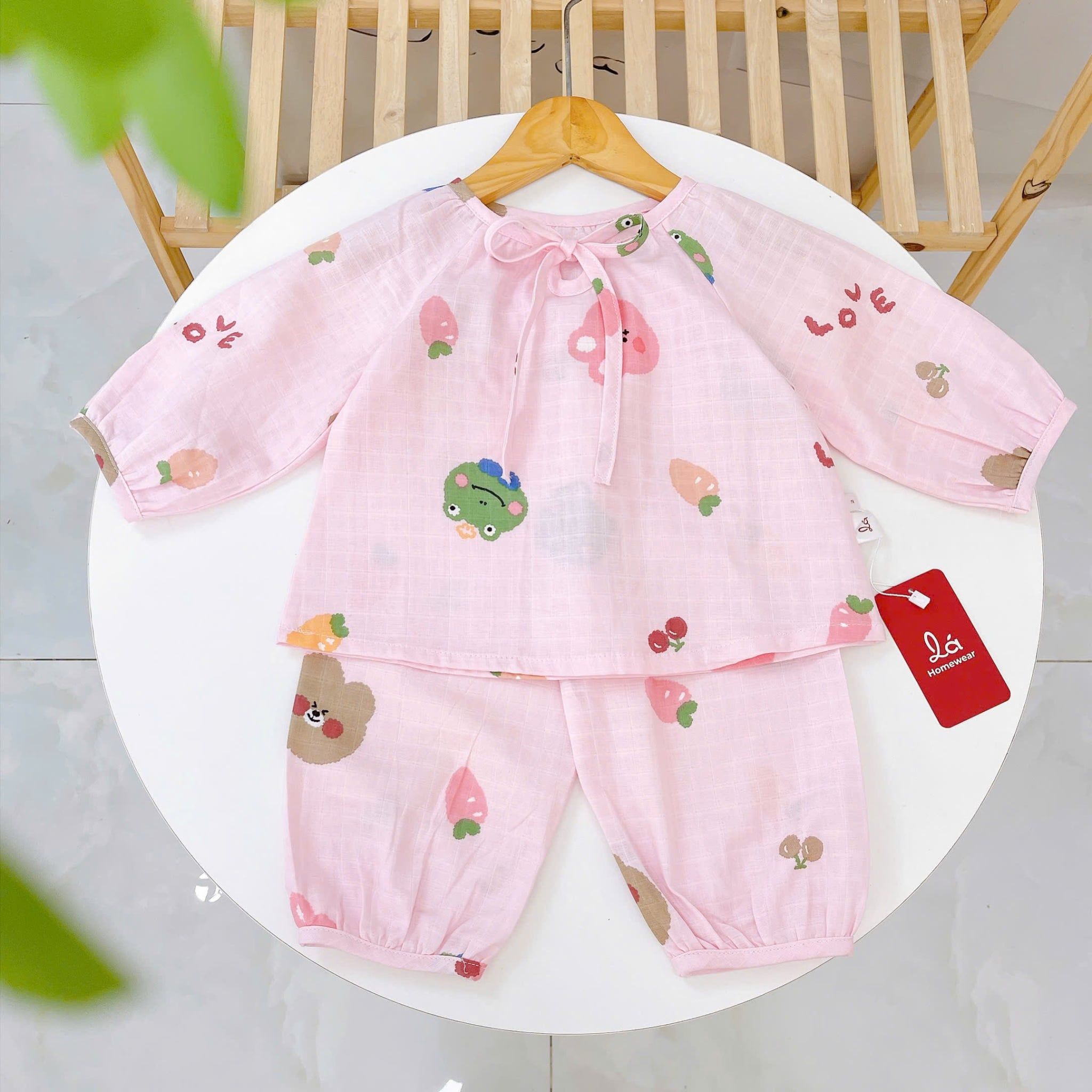  Pijama bé gái xô cotton Lá Homewear XCL18, đồ bộ dài tay cho bé cột nơ quần bo mặc ngủ mềm mát 