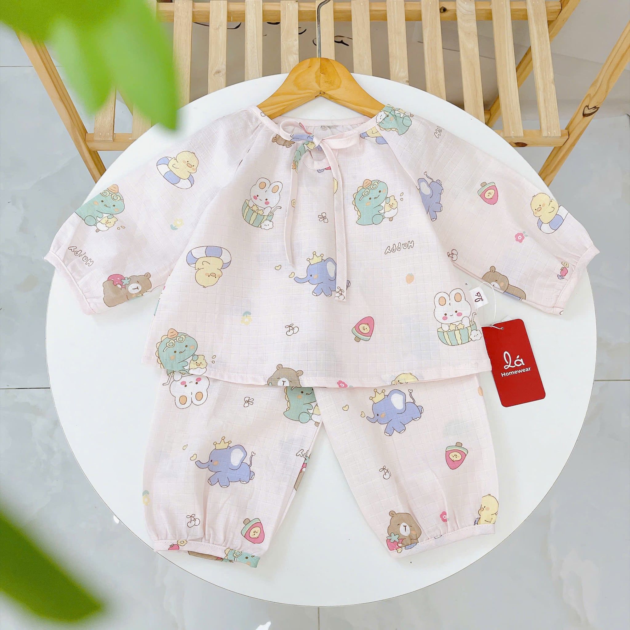  Pijama bé gái xô cotton Lá Homewear XCL18, đồ bộ dài tay cho bé cột nơ quần bo mặc ngủ mềm mát 