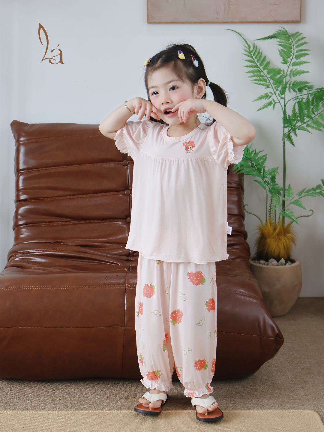  Bộ tay ngắn quần dài bé gái 95% sợi sồi Modal Ice Cool Lá Homewear A310, đồ ngủ cộc tay cho bé quần bí dễ thương melody 