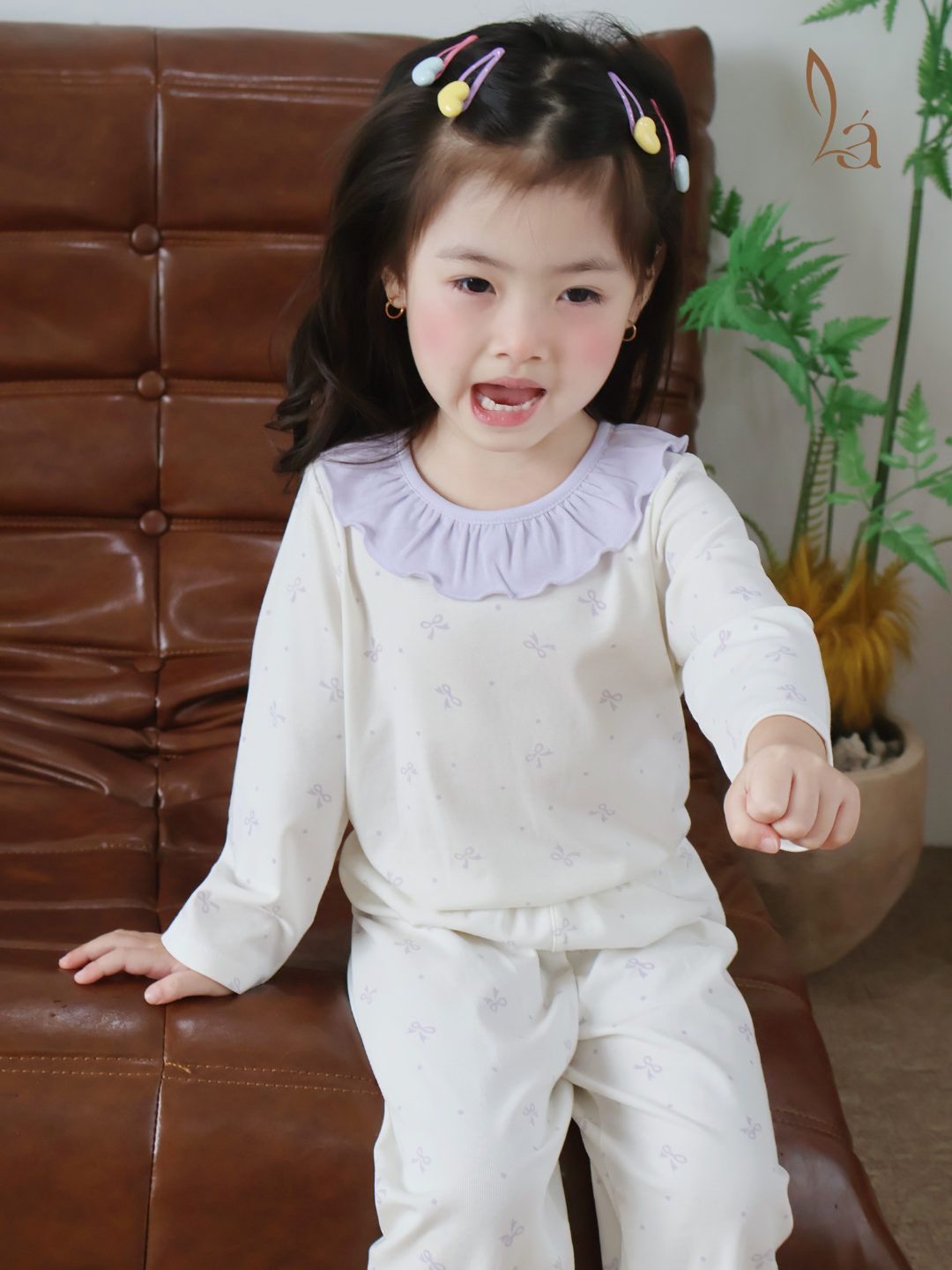  Bộ dài tay bé gái Lá Homewear A348,  đồ dài mặc ngủ cho bé cổ bèo xinh xắn hoa nhí nơ vải Lyocell Cotton mềm mướt 