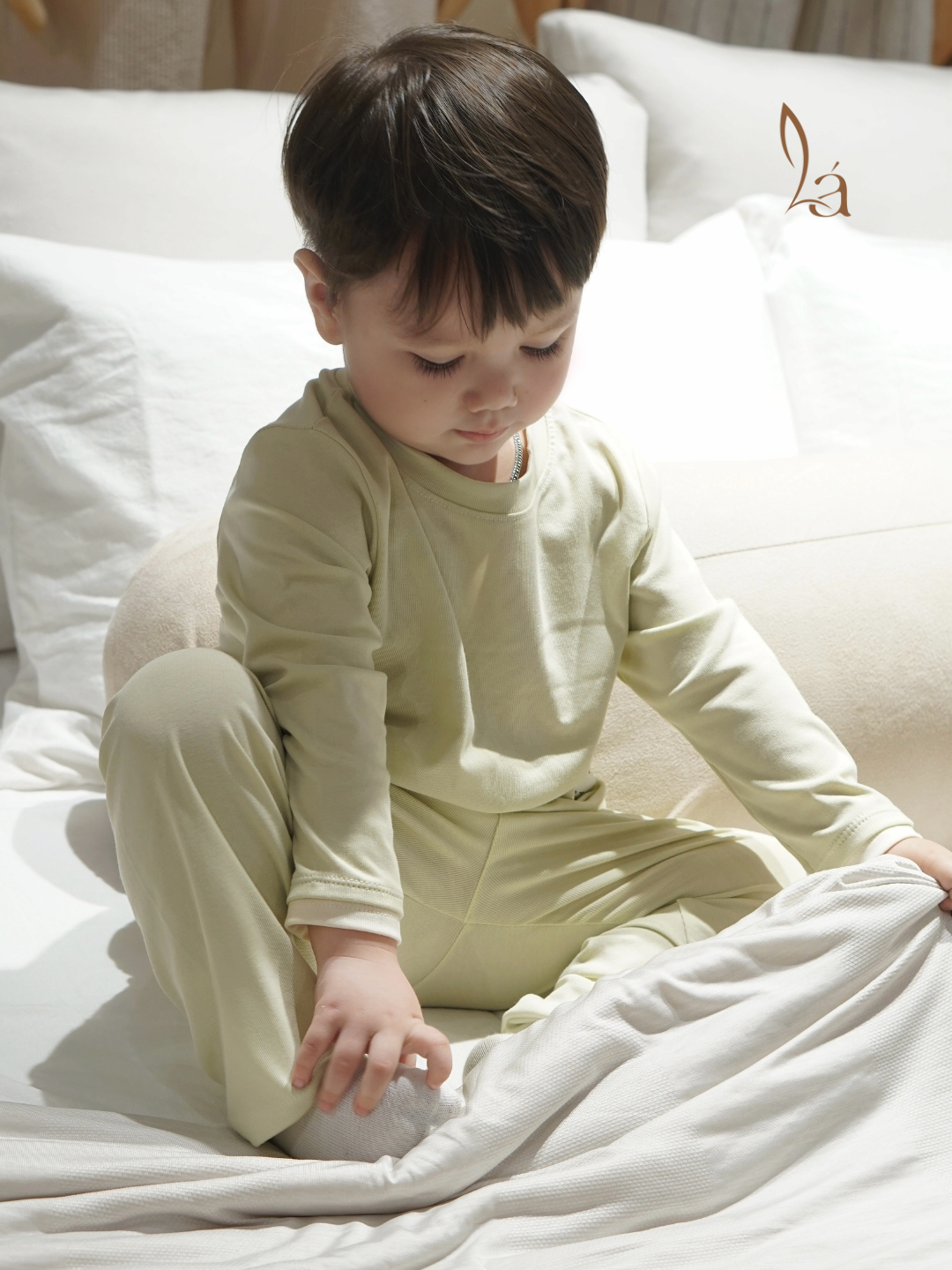  Bộ dài tay cho bé Lá Homewear A352,  đồ dài mặc ngủ bé trai bé gái phối lai vải Lyocell cotton mềm mướt 