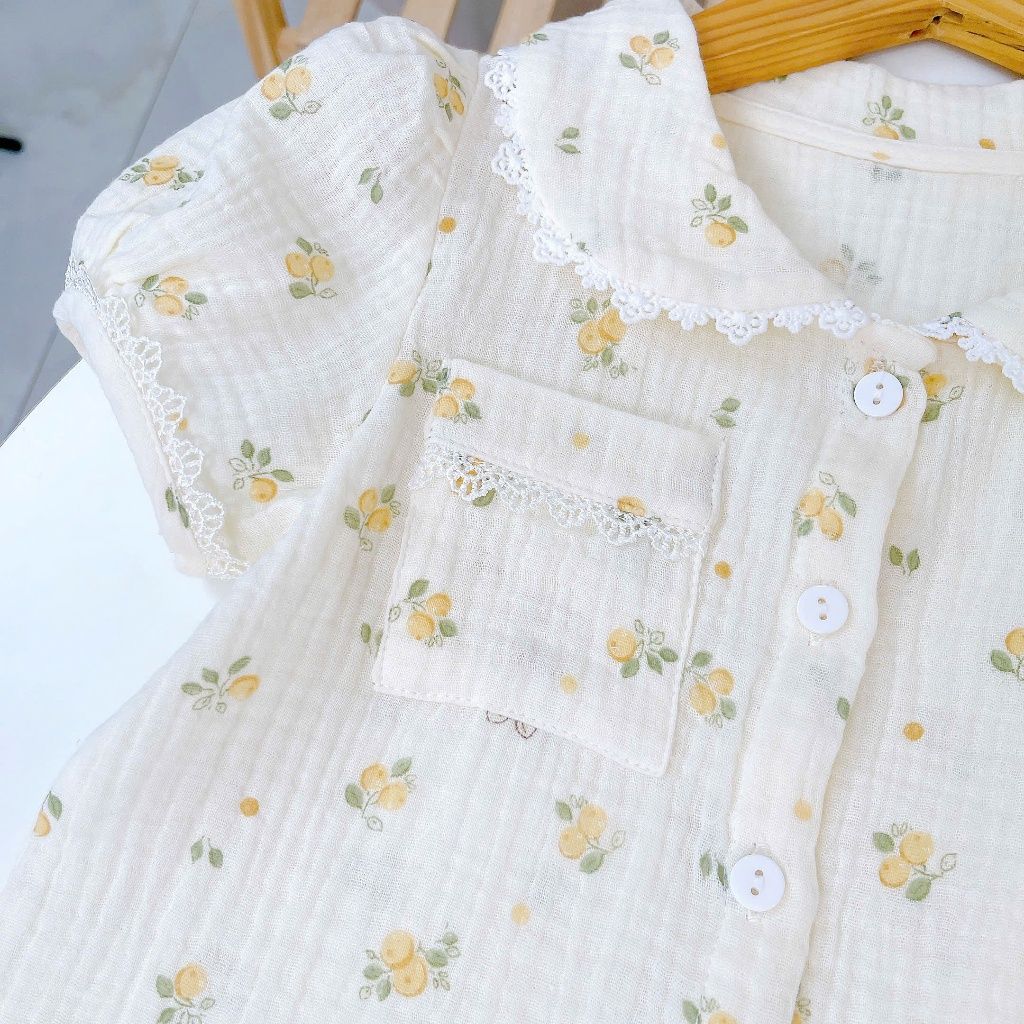  Đồ ngủ cho bé gái tay ngắn quần dài xô muslin Lá Homewear A319, pijama cổ sen viền ren hoa nhí xinh 