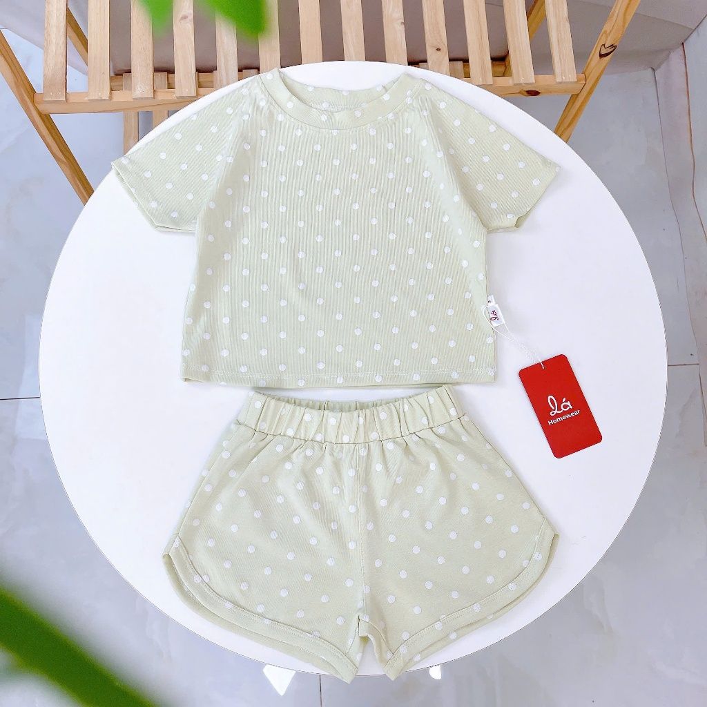  Bộ cộc tay bé gái chấm bi Lá Homewear LC03, bộ đùi cho bé vải Lyocell Cotton quần short năng động 