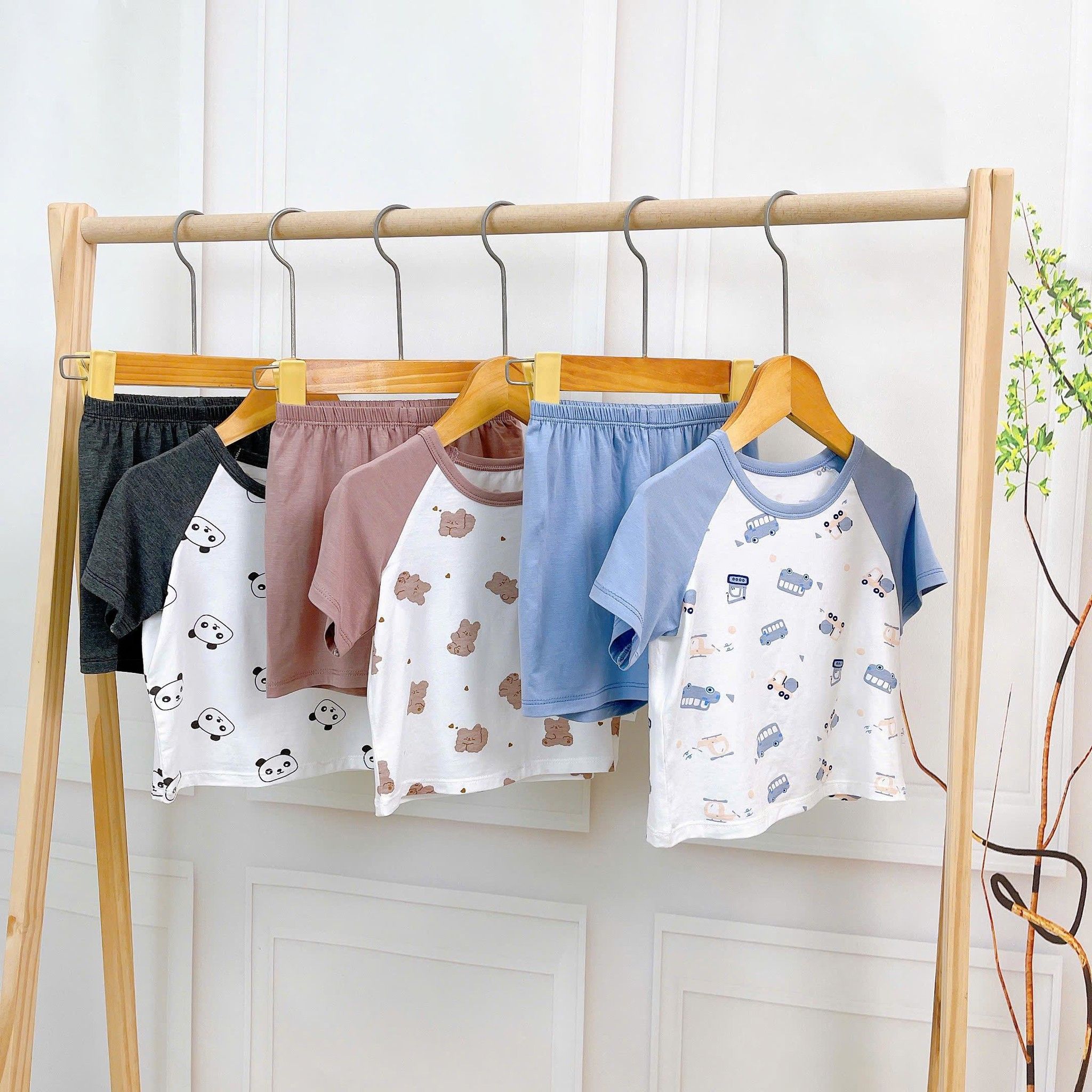  Bộ đùi bé trai 95% sợi sồi Modal Ice Cool Lá Homewear A324, đồ bộ bé trai cộc tay raglan phối hình xe gấu trúc mát 