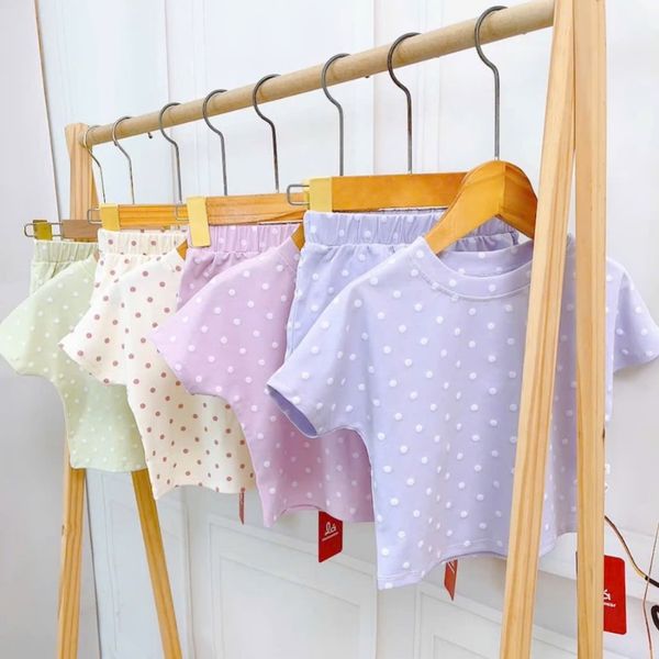  Bộ cộc tay bé gái chấm bi Lá Homewear LC03, bộ đùi cho bé vải Lyocell Cotton quần short năng động 