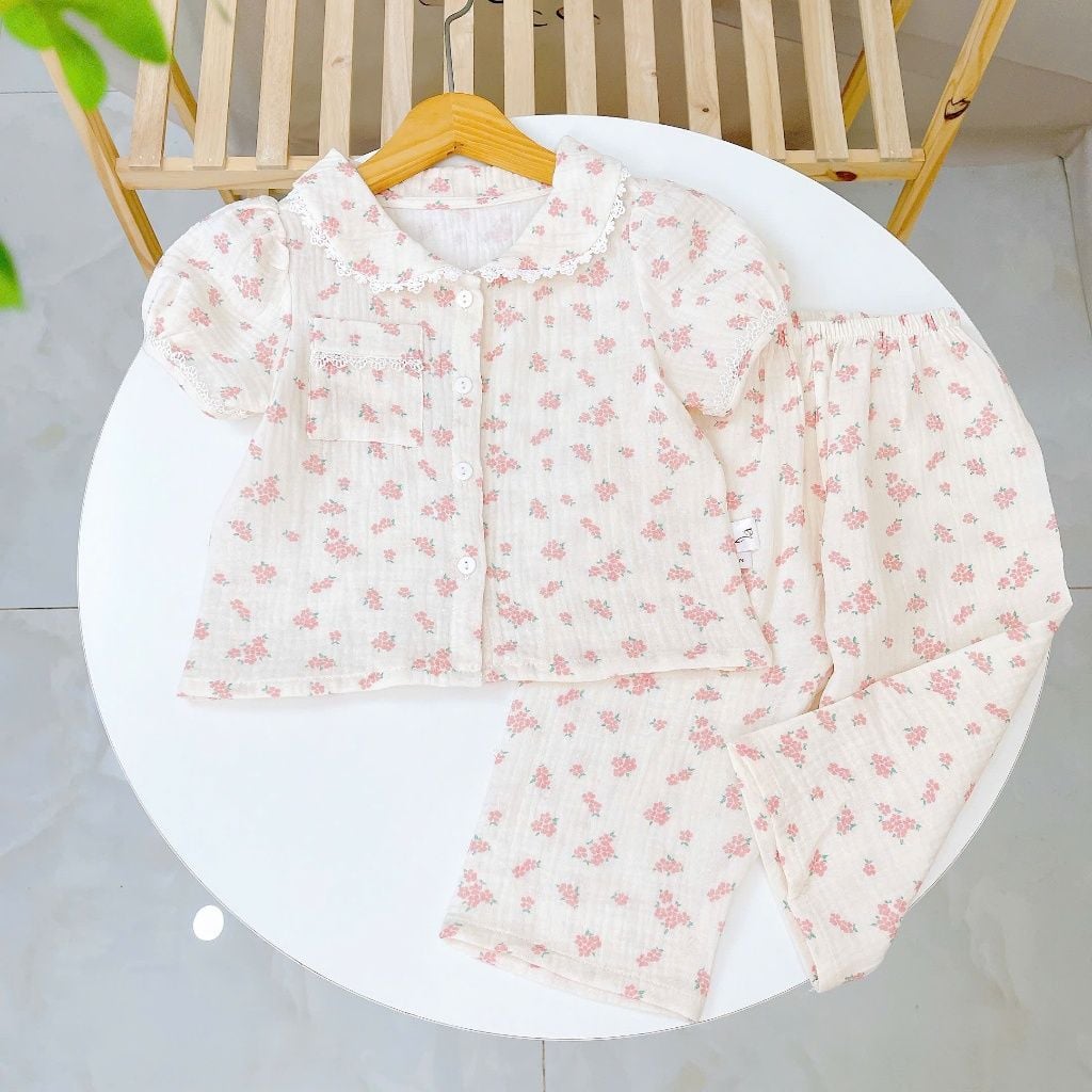  Đồ ngủ cho bé gái tay ngắn quần dài xô muslin Lá Homewear A319, pijama cổ sen viền ren hoa nhí xinh 