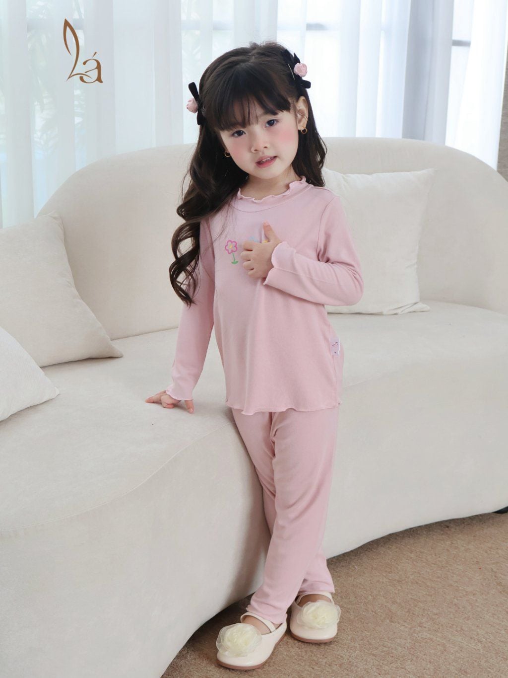  Bộ dài tay cho bé gái Lá Homewear A353, đồ mặc ngủ bé gái vải rayon mềm êm co giãn thấm hút hình hoa 