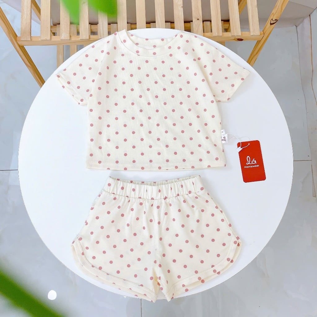  Bộ cộc tay bé gái chấm bi Lá Homewear LC03, bộ đùi cho bé vải Lyocell Cotton quần short năng động 