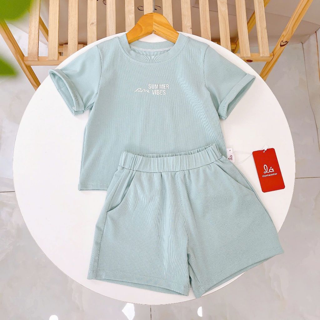  Bộ cộc tay bé trai Lá Homewear LC01, bộ đùi cho bé vải Lyocell Cotton in hình tay vắn năng động 