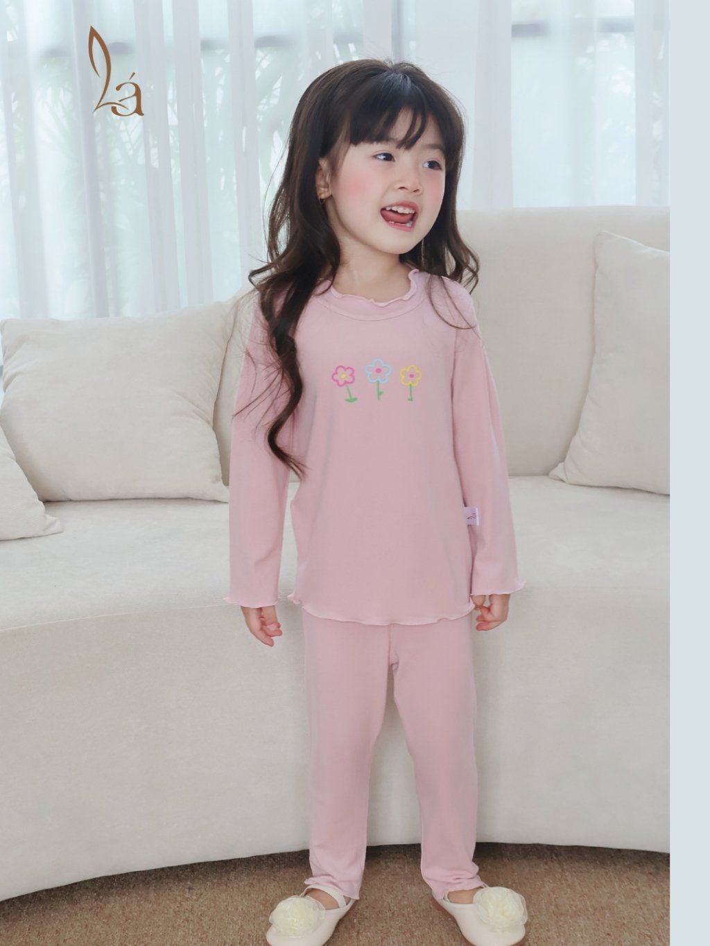  Bộ dài tay cho bé gái Lá Homewear A353, đồ mặc ngủ bé gái vải rayon mềm êm co giãn thấm hút hình hoa 