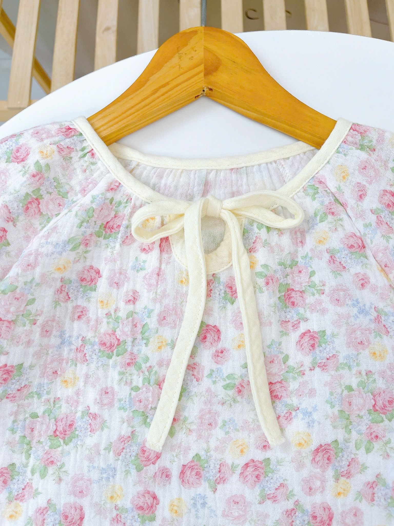  Bộ tay ngắn quần dài bé gái xô muslin Lá Homewear A280, đồ ngủ cộc tay cho bé hoa nhí 