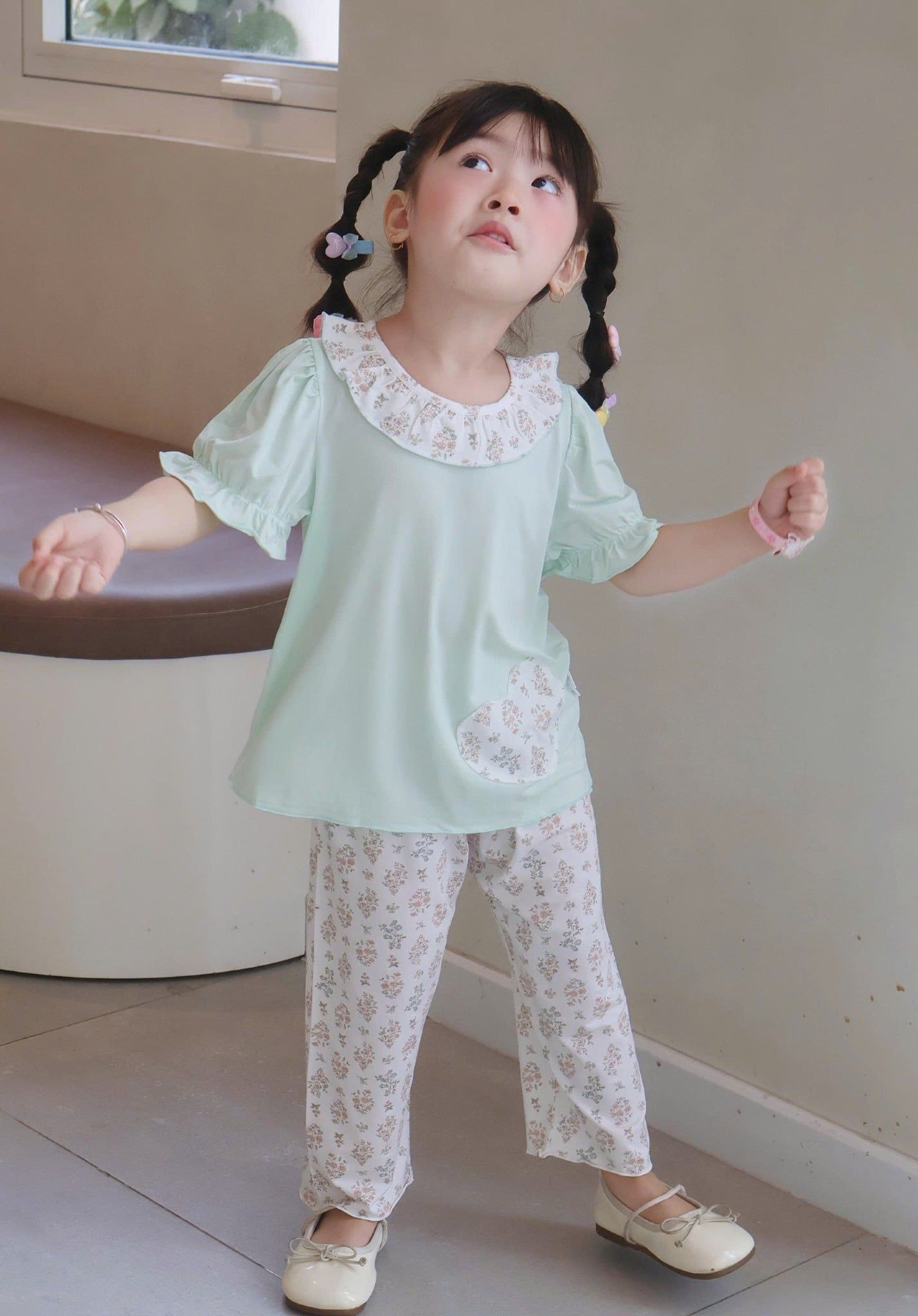  Bộ tay ngắn quần dài cho bé gái 95% sợi sồi Modal Ice Cool Lá Homewear A332, đồ ngủ cộc tay hoa nhí dễ thương 