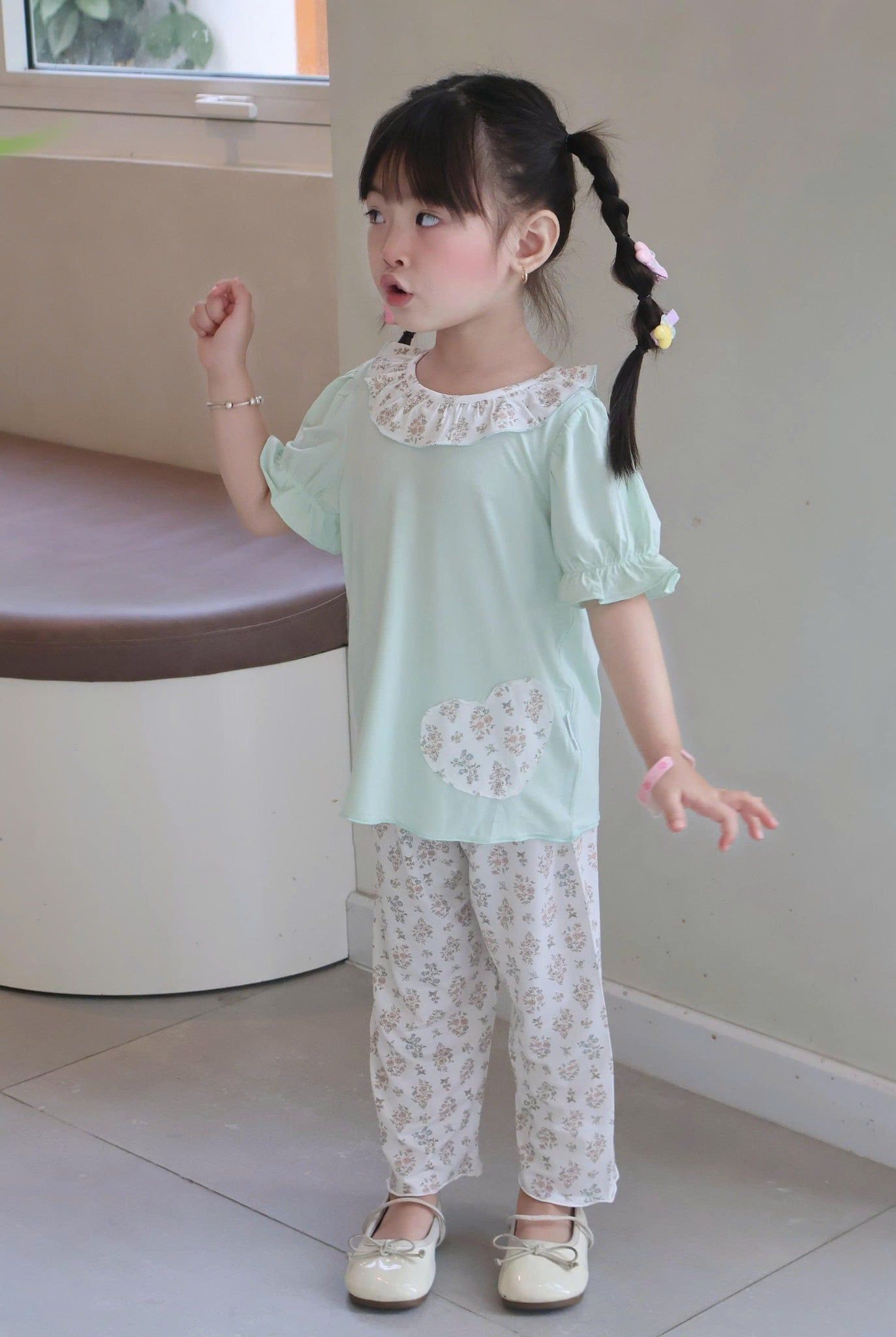  Bộ tay ngắn quần dài cho bé gái 95% sợi sồi Modal Ice Cool Lá Homewear A332, đồ ngủ cộc tay hoa nhí dễ thương 