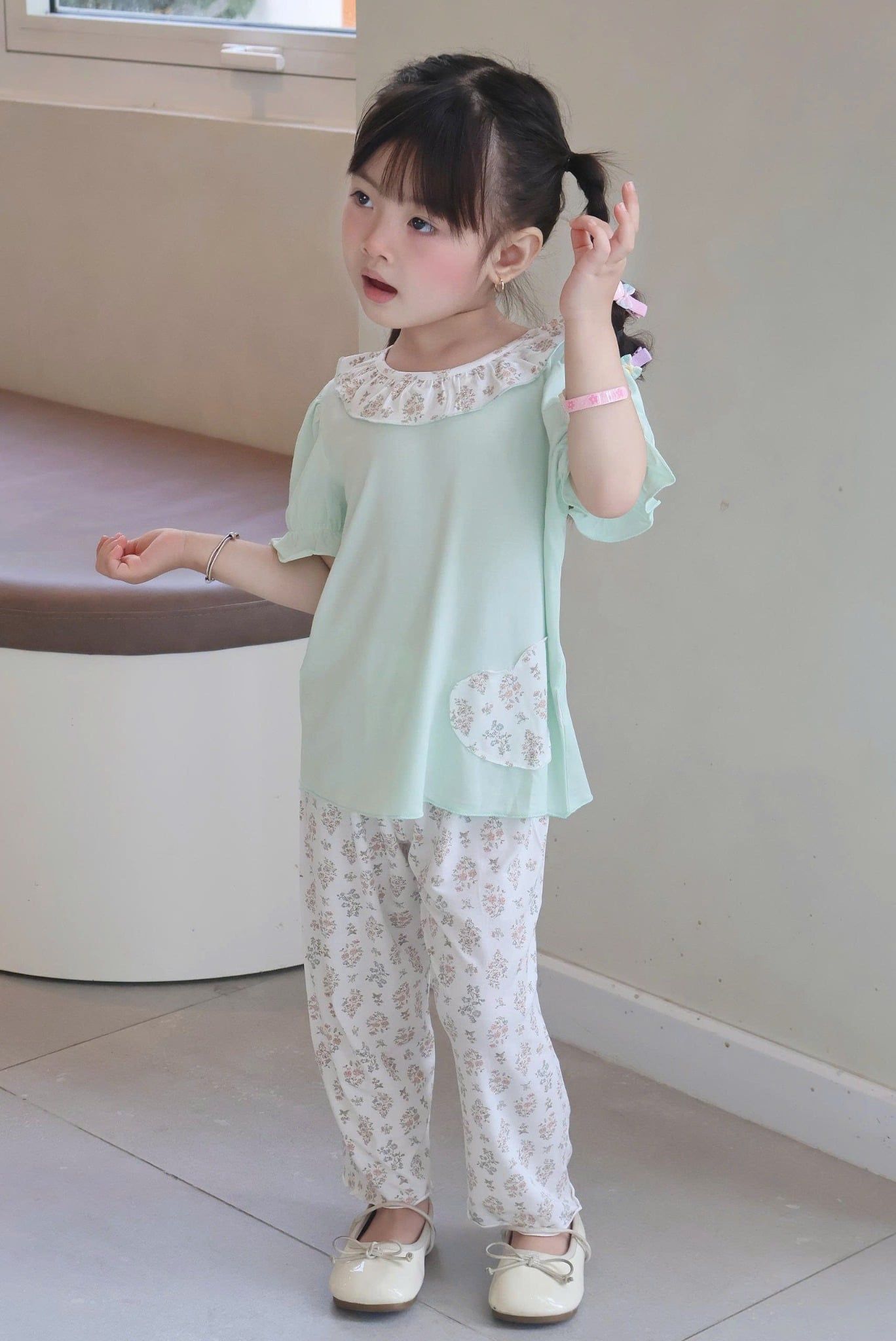  Bộ tay ngắn quần dài cho bé gái 95% sợi sồi Modal Ice Cool Lá Homewear A332, đồ ngủ cộc tay hoa nhí dễ thương 