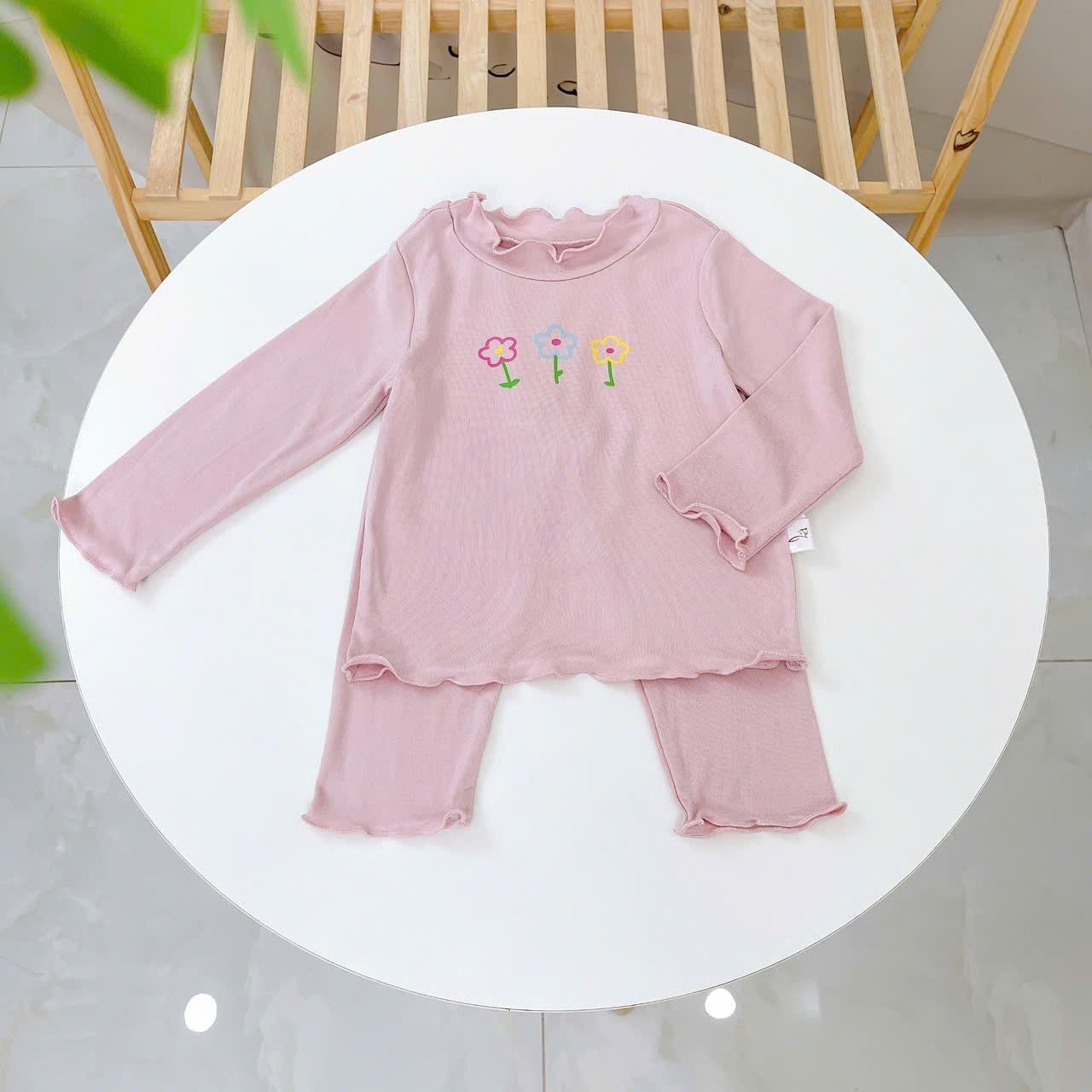  Bộ dài tay cho bé gái Lá Homewear A353, đồ mặc ngủ bé gái vải rayon mềm êm co giãn thấm hút hình hoa 