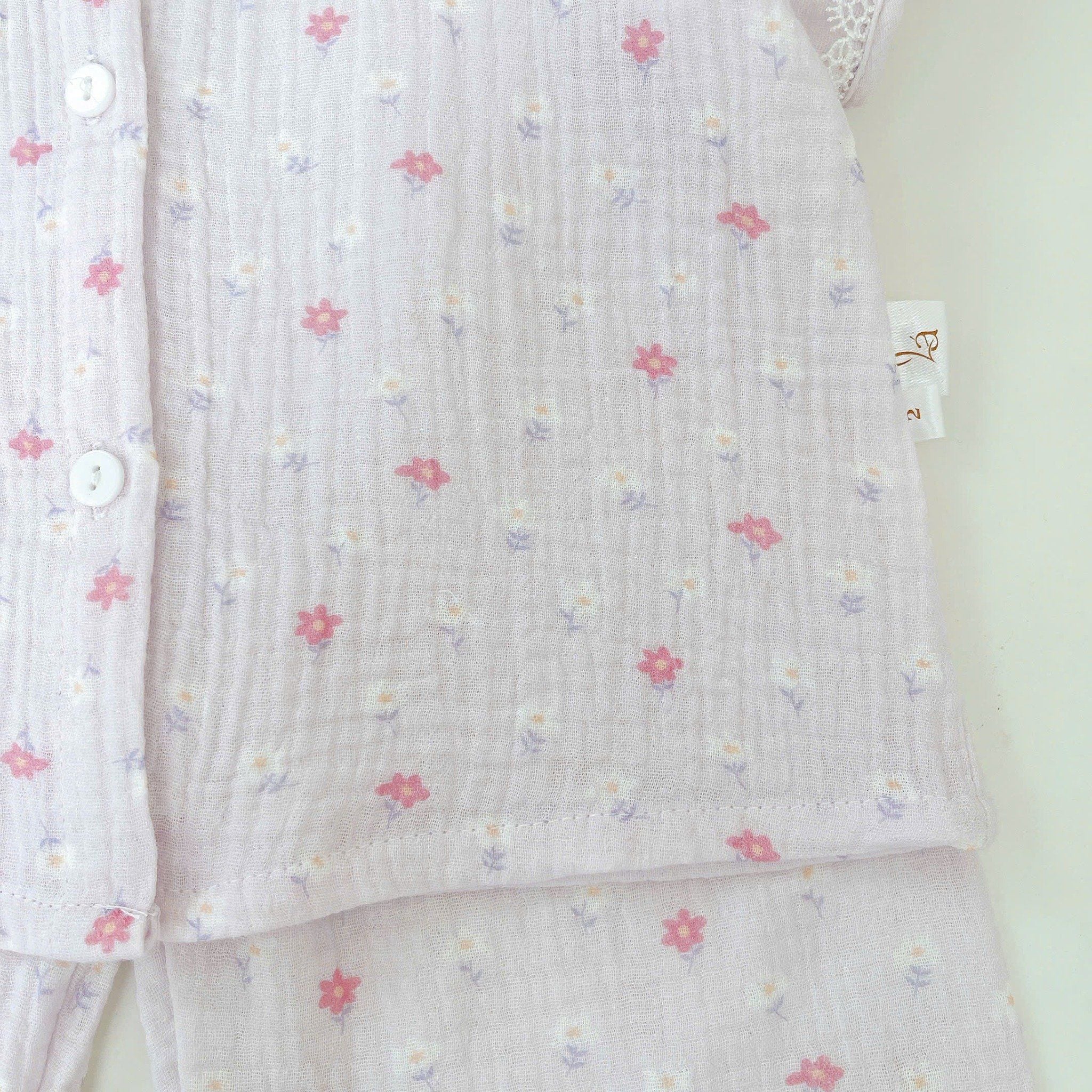  Đồ ngủ cho bé gái tay ngắn quần dài xô muslin Lá Homewear A319, pijama cổ sen viền ren hoa nhí xinh 