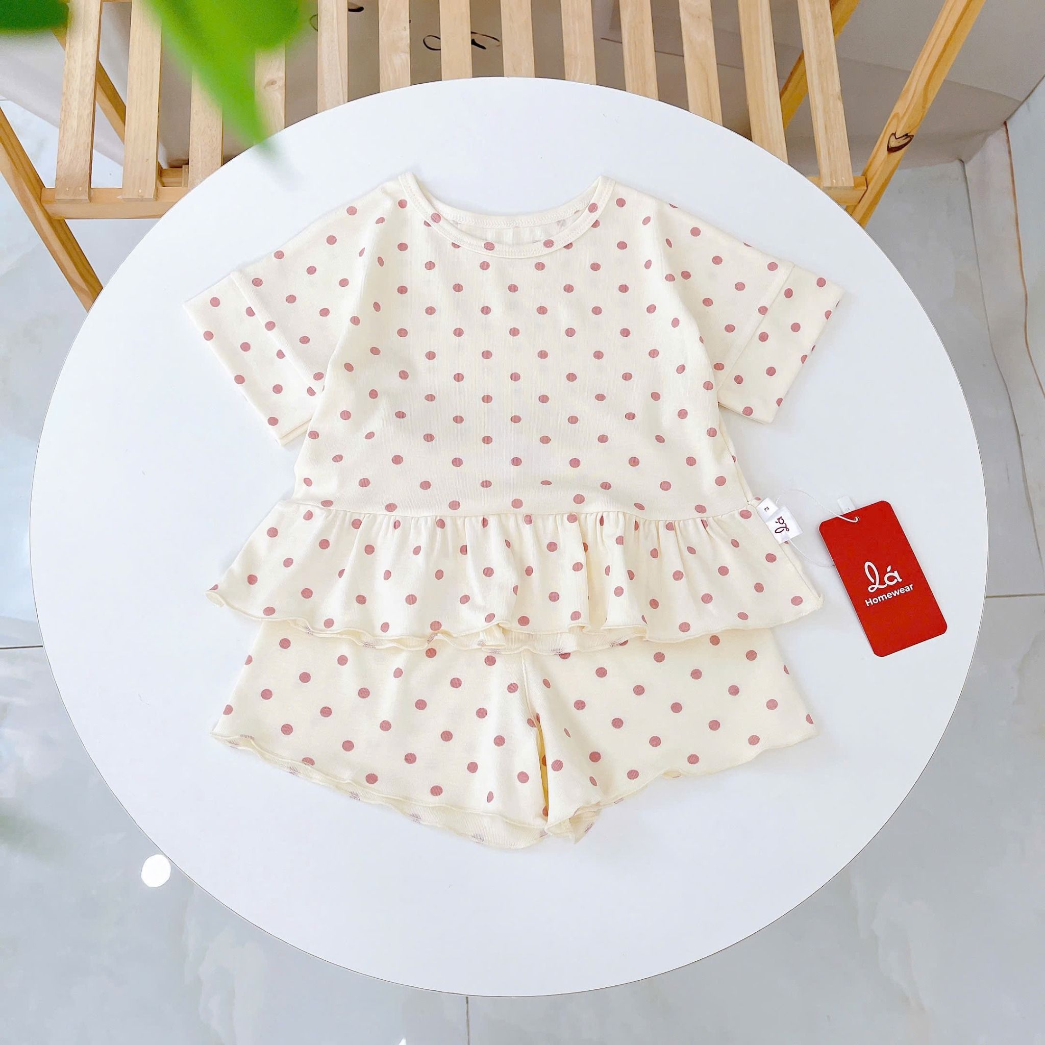  Bộ đùi bé gái chấm bi Lá Homewear LC02, đồ bộ cộc tay bé gái vải Lyocell Cotton phối bèo dễ thương 