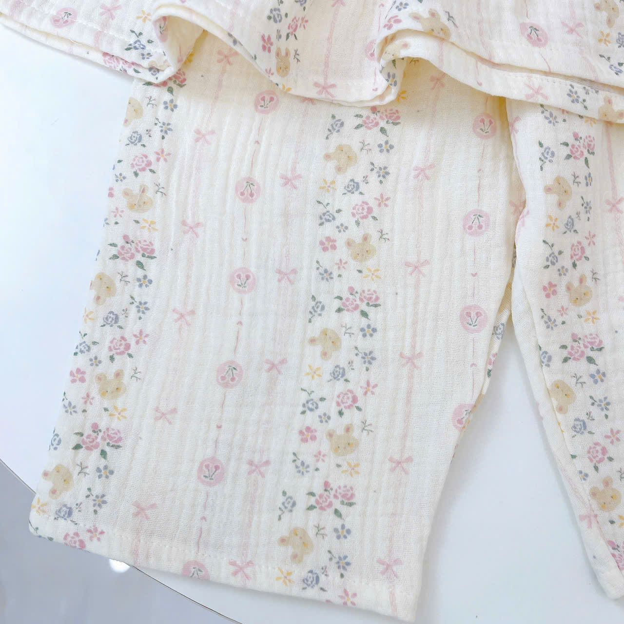  Bộ hai dây bé gái quần lửng xô muslin Lá Homewear A279, bộ đồ hè bé gái mát nhẹ dễ thương áo dây xòe quần suông 