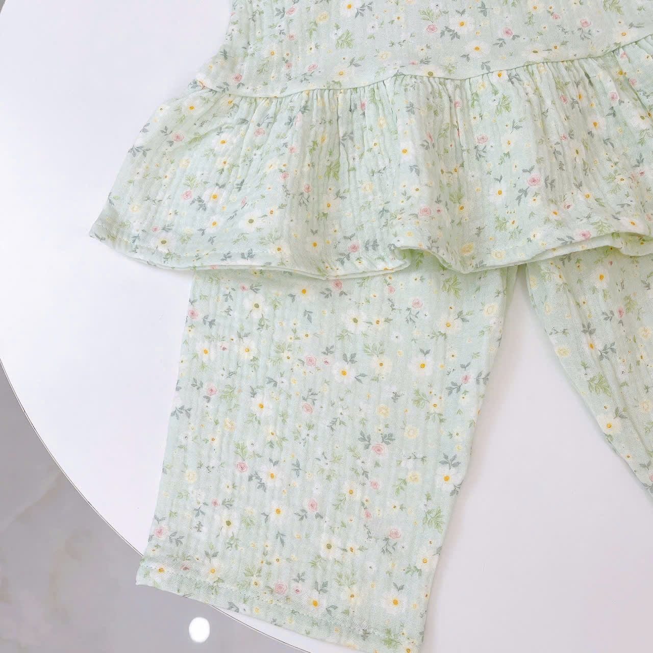  Bộ hai dây bé gái quần lửng xô muslin Lá Homewear A279, bộ đồ hè bé gái mát nhẹ dễ thương áo dây xòe quần suông 