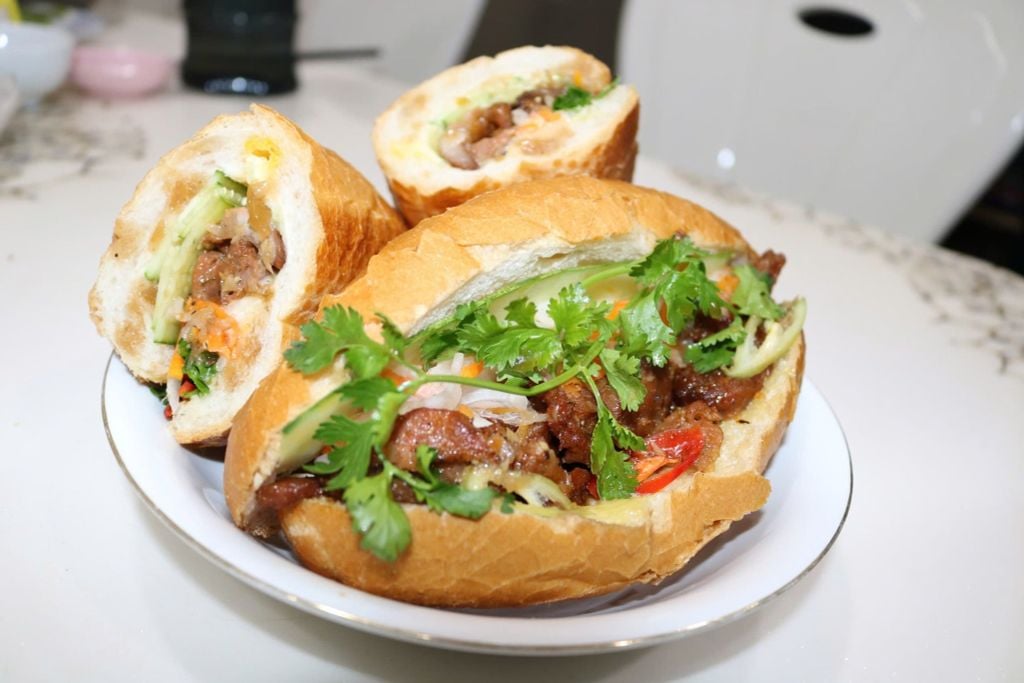  Bánh mì thịt nướng nhiều thịt 