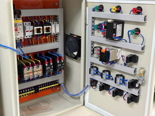  Tủ điện điều khiển phòng sấy cá 