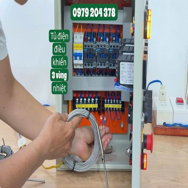  Tủ Điện Điều Khiển 3 vùng nhiệt bù nhiệt cho năng lượng mặt trời 