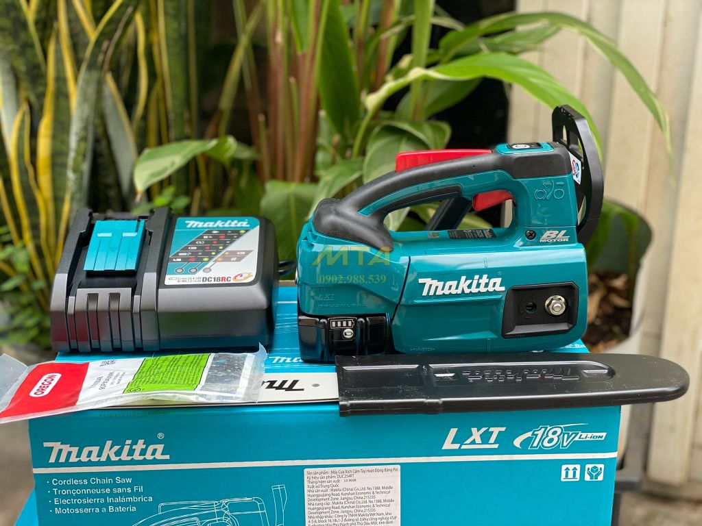 Máy Cưa Xích Dùng Pin 18V Makita DUC254RT