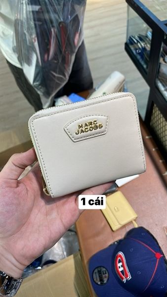  VÍ MARC JACOBS TRẮNG LOGO VÀNG 