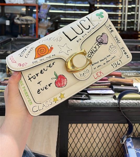  TÚI COACH TABBY 26 SHOULDER GRAFFITI 