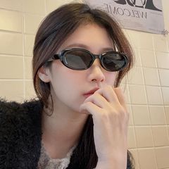 Kính râm nữ Jennie Form Oval Y2K thời trang xu hướng - Kính Mắt July 8632 Women Chống Nắng