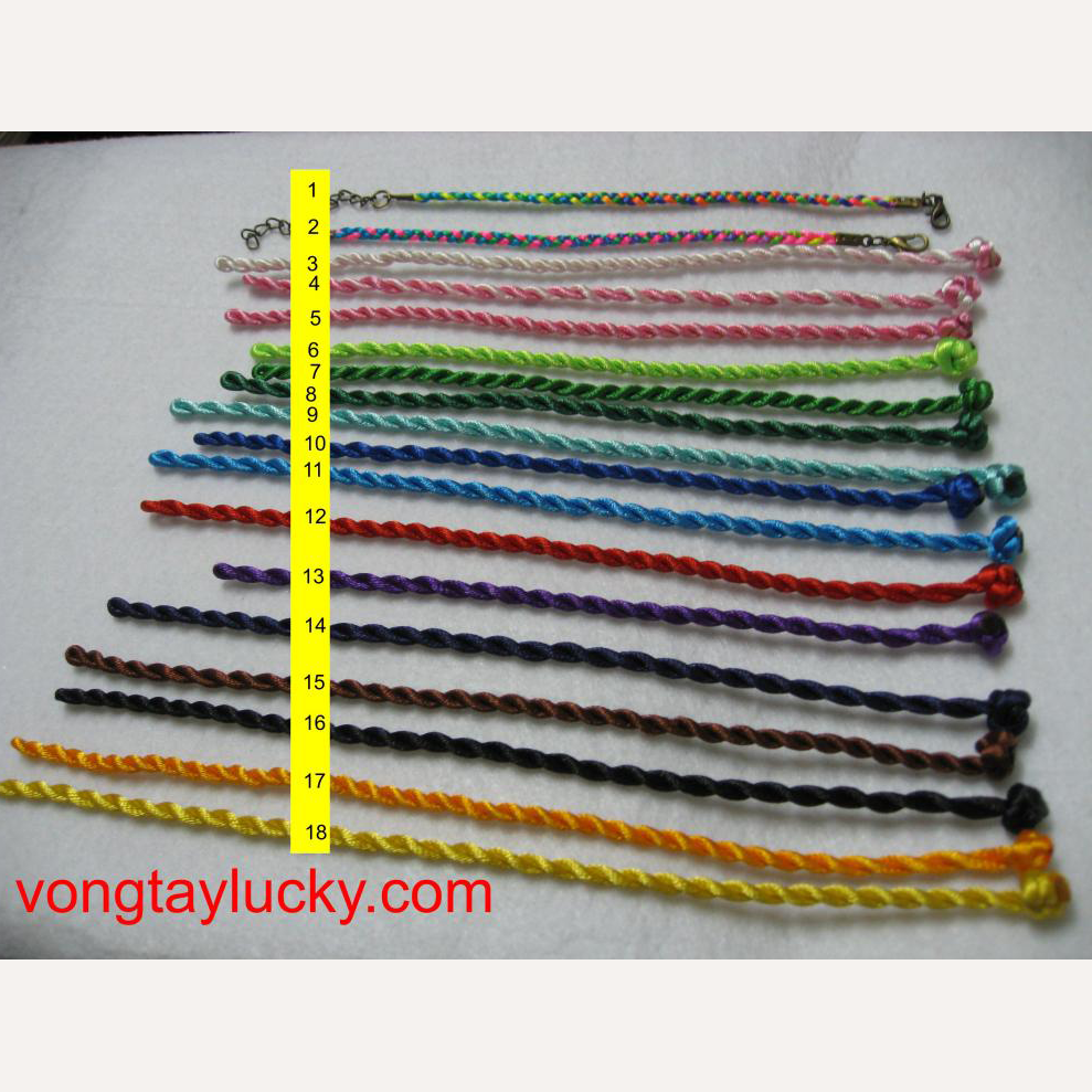Vòng tay may mắn chỉ lụa đỏ 15K/cái có bạc Thái là 60K/cái