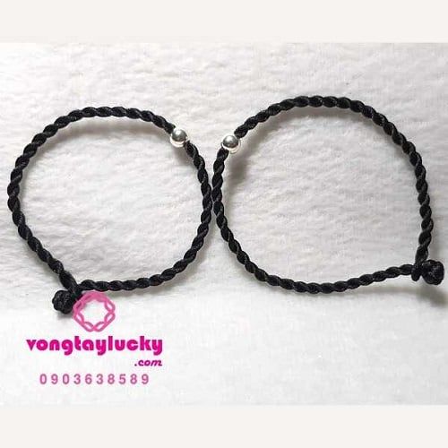 Vòng tay may mắn chỉ lụa đỏ 15K/cái có bạc Thái là 60K/cái