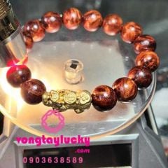 vòng tay tỳ hưu gỗ huyết long nu