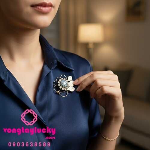 Cài áo hoa cúc trắng đính đá vintage độc lạ lấp lánh