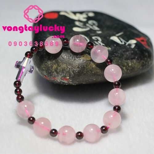 Chuỗi mân côi đá thạch anh hồng 10li xen garnet thiên nhiên