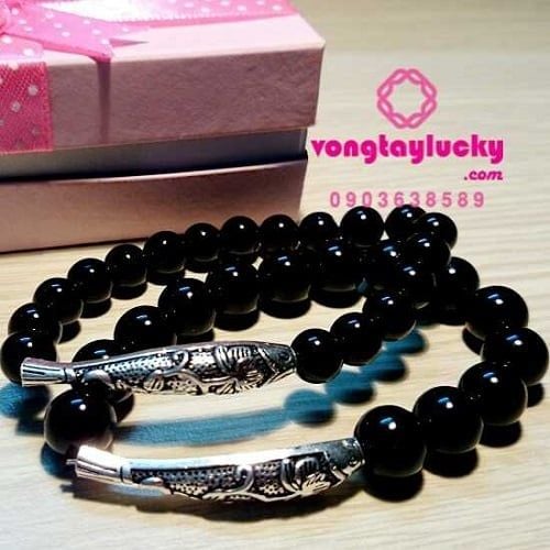 Cặp vòng tay may mắn mã não đen 8li-10li và phụ kiện bạc Thái (cá chép)